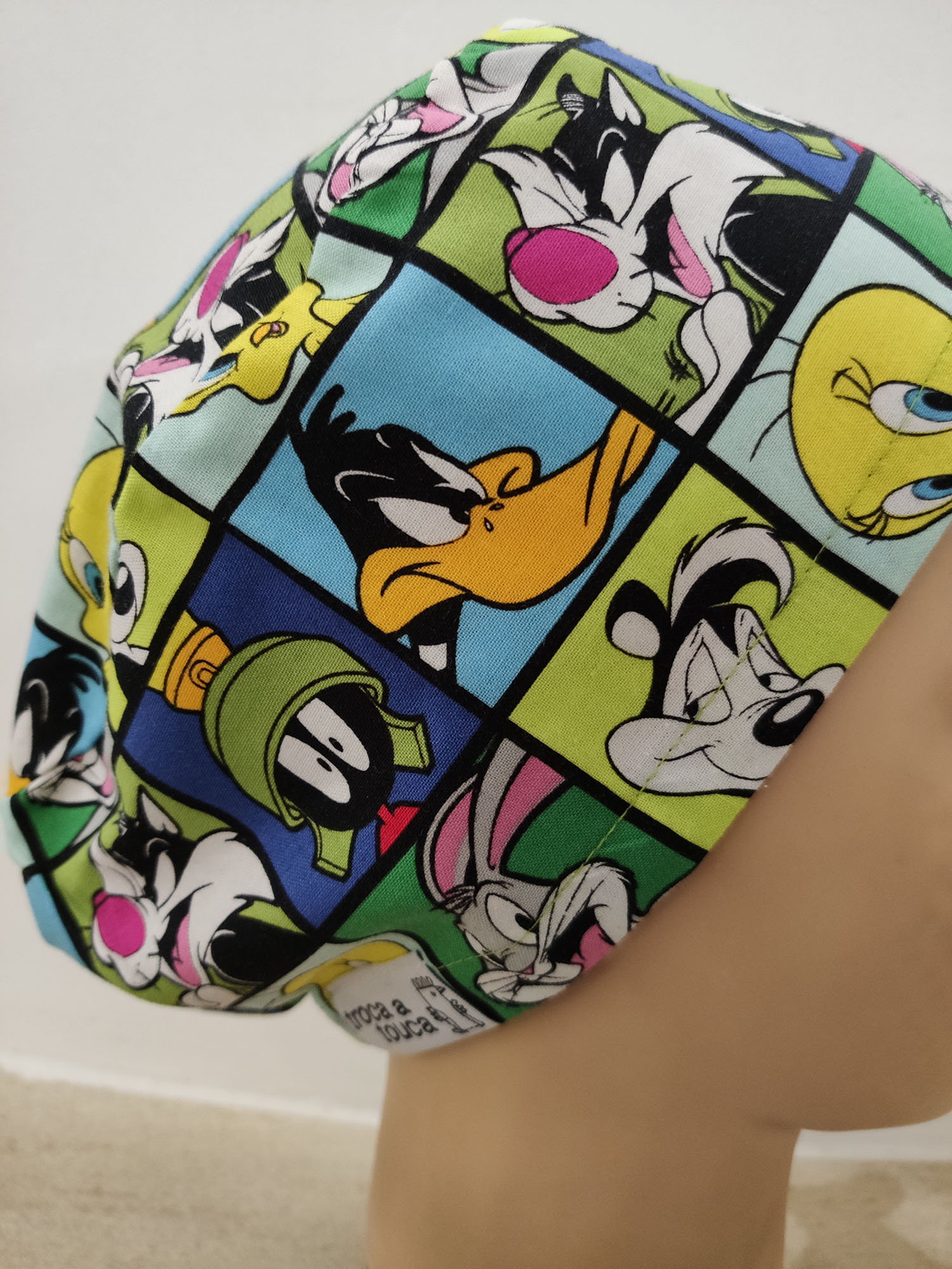 ECARTOONS08 Touca elástico cartoons Looney tunes Piu-Piu, Silvestre, Bugs Bunny, Marvin e Pepé Le Pew Animais e pássaro