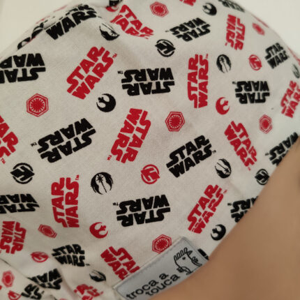 Touca elástico filmes e séries Star Wars Logo preto e vermelho em fundo branco