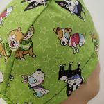 Touca fita animais Cães fundo verde