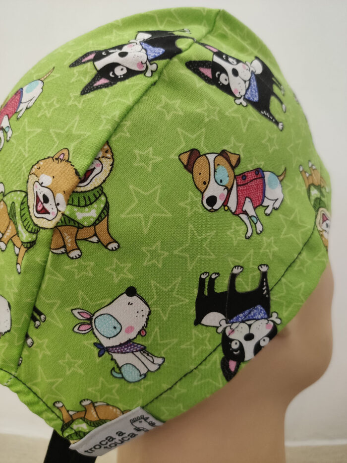 Touca fita animais Cães fundo verde