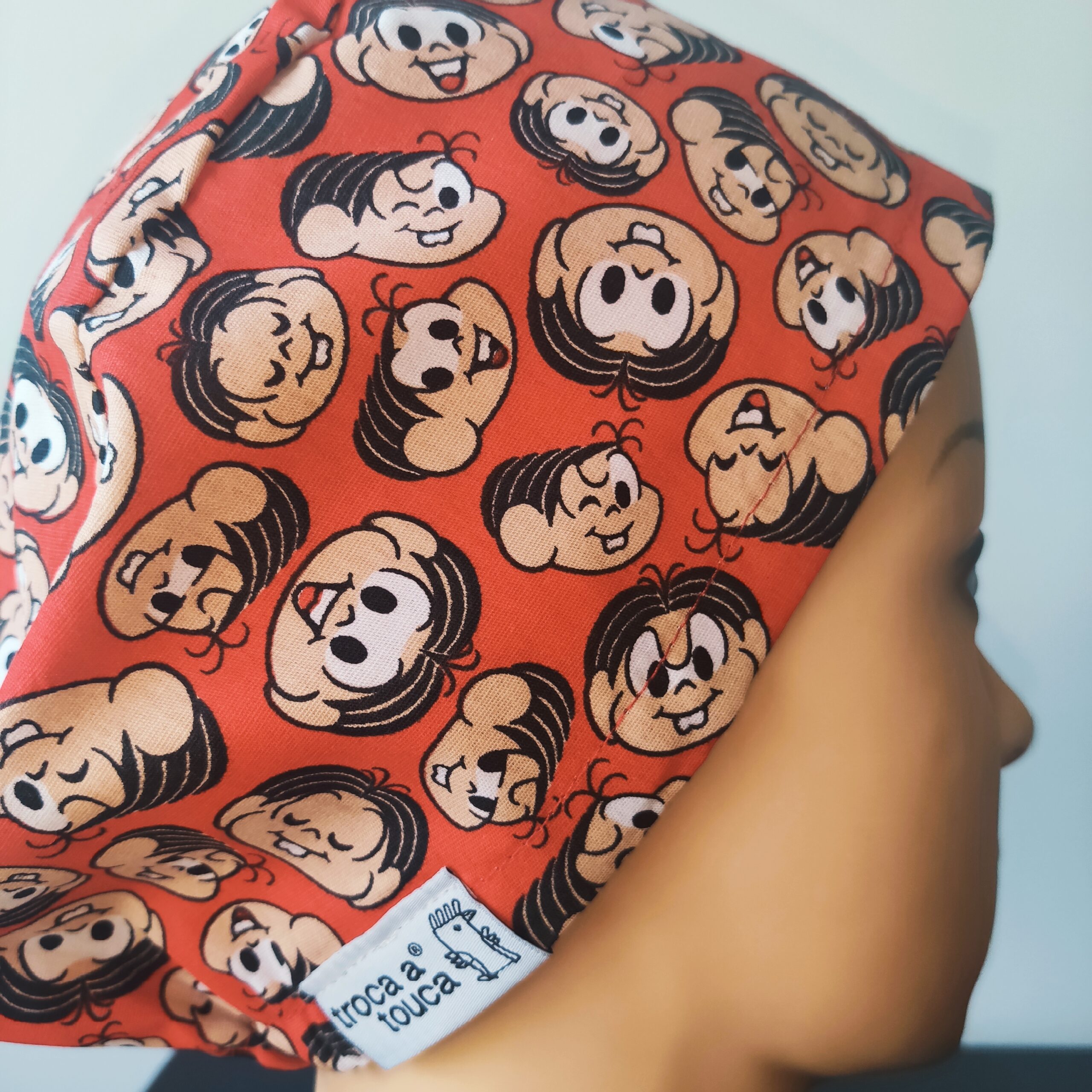 ECARTOONS44.JPG Touca cirúrgica cartoons elástico Monica