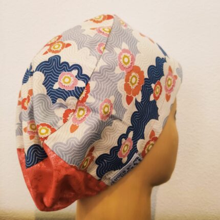 Touca cirúrgica floral elástico.