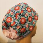 Touca cirúrgica floral elástico.