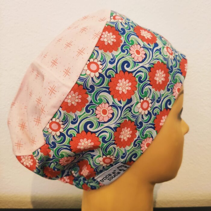 Touca cirúrgica floral elástico.