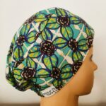 Touca cirúrgica floral elástico.