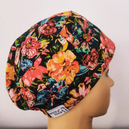 Touca cirúrgica floral elástico.