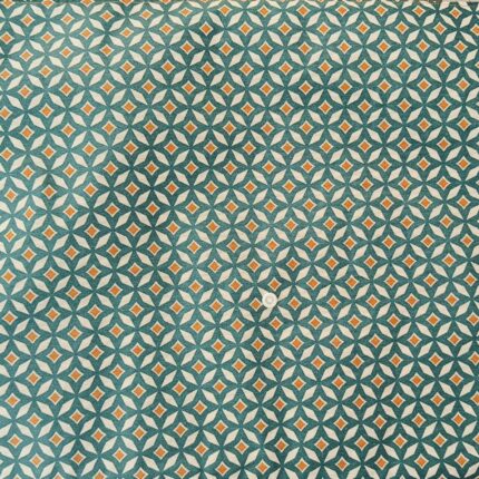 Individual resinado com amarelo.