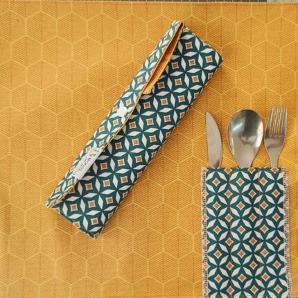 Individual resinado com amarelo.